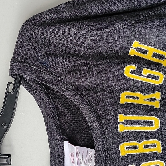 Pittsburgh Steelers Kangaroo Pocket Long Sleeve Tee with DEFECT - Picture 4 of 9